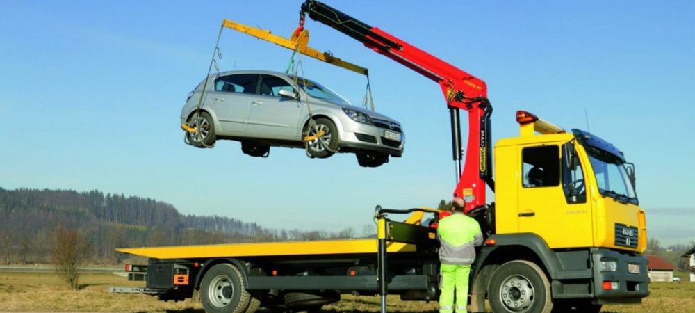 Эвакуатор или манипулятор: в чем разница и что выбрать
